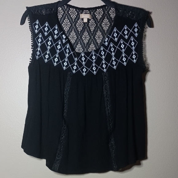 Takara Black Sleeveless Blouse with White Geometric Embroidery - Picture 1 of 7